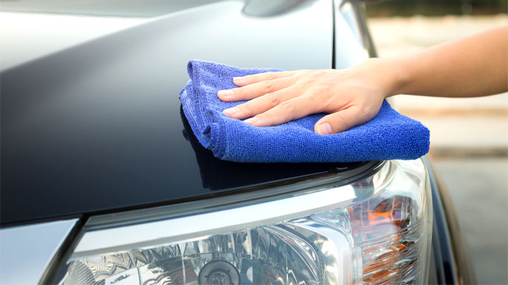 toalla de microfibra para secar el coche