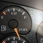 ¿Lectura incorrecta del indicador de combustible? (Esto es lo que eso significa)