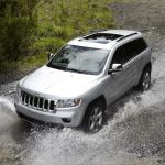 Los problemas de transmisión del Jeep Grand Cherokee 2011 incluyen engranajes pulidos, retiros del mercado de relés y fugas de fluidos