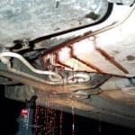 5 causas de fugas de líquido de transmisión y costo de reparación