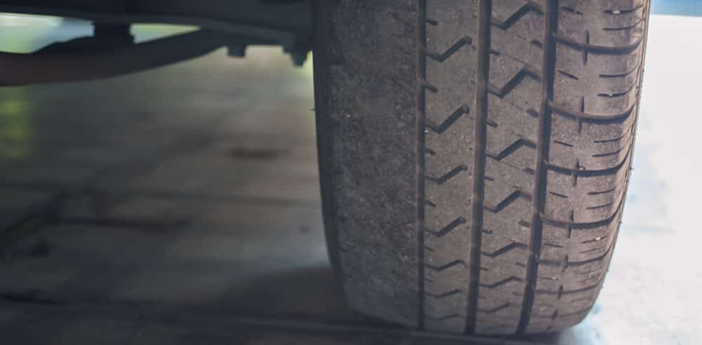 Desgaste desigual del neumático interior E1609864079396