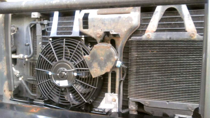 Ventilador del condensador de aire acondicionado defectuoso