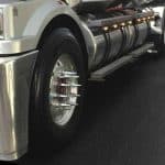 ¿Por qué algunos camiones tienen clavos en las ruedas?