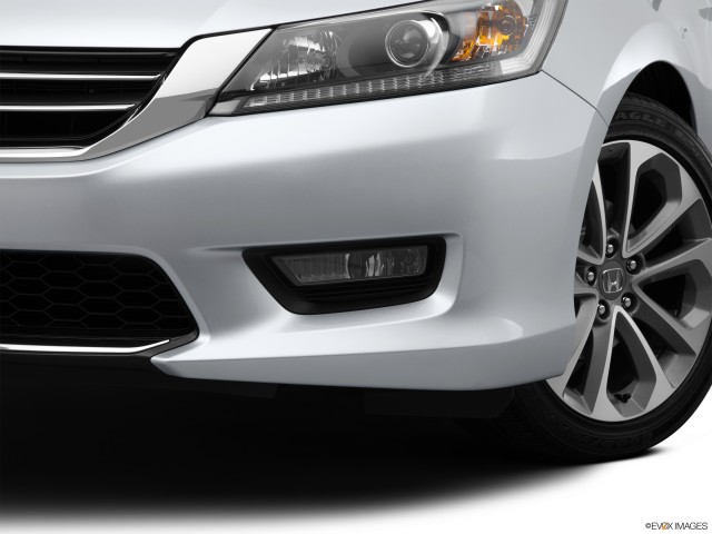 Luces antiniebla del sedán deportivo Honda Accord 2015