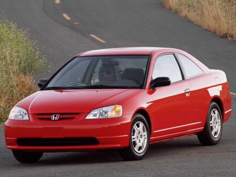 Rojo 2001 Honda Civic en la carretera