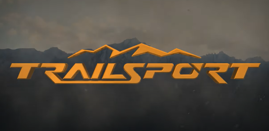 Logotipo naranja de Honda Trailsport con montañas de fondo