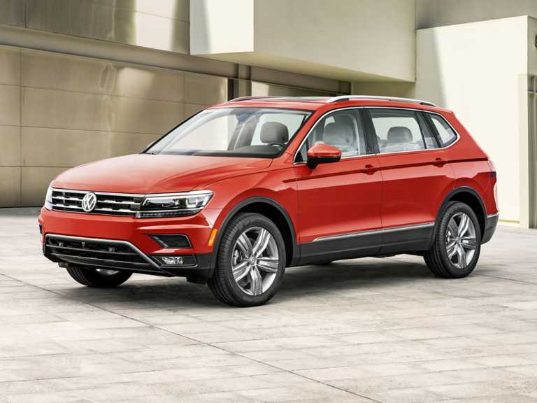 Frente rojo del lado del conductor del Volkswagen Tiguan 2020