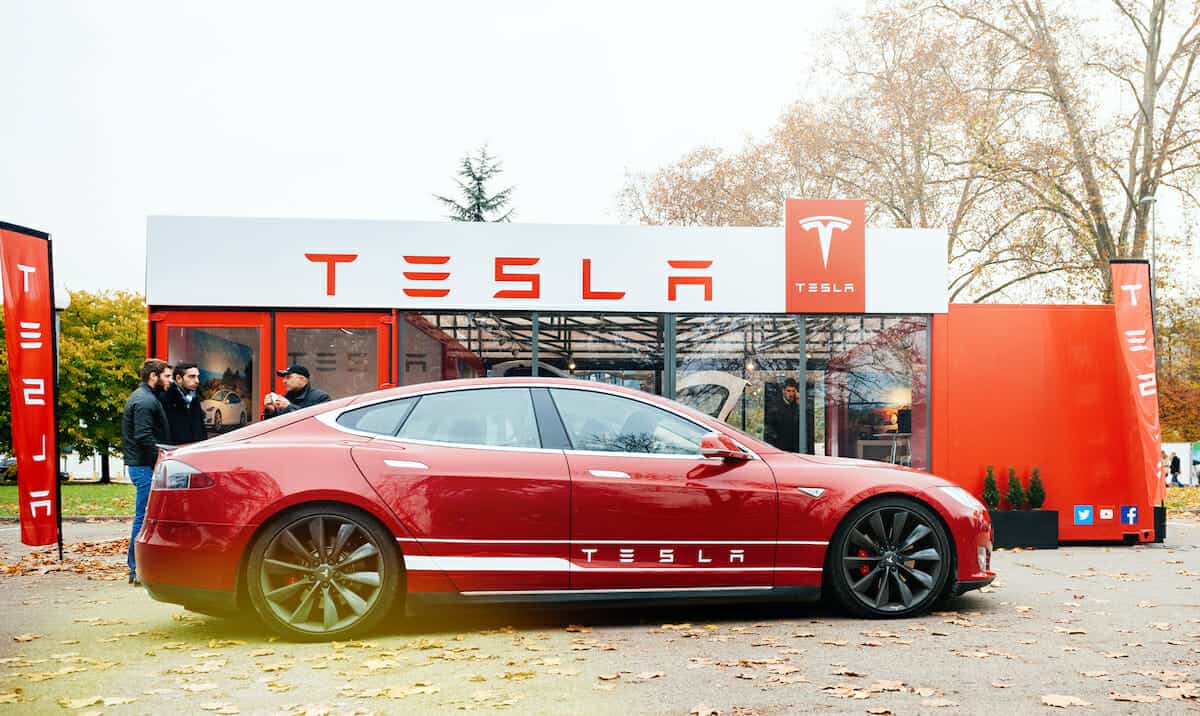 Modelo S de Tesla - Foto de DepositPhoto