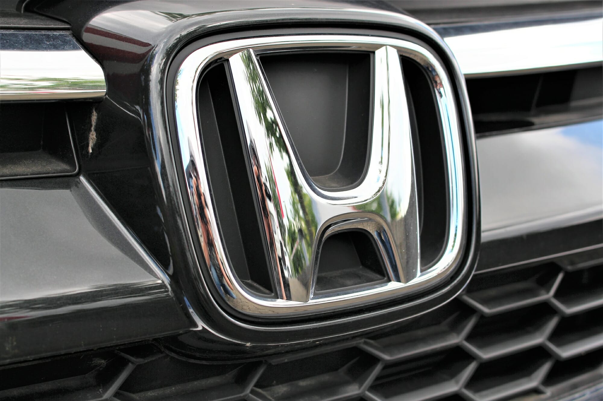 Primer plano del logotipo de Honda