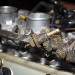 ¿Cuáles son los síntomas de un regulador de presión de combustible malo?