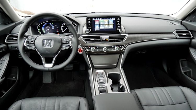 Vista amplia del interior del Honda Accord