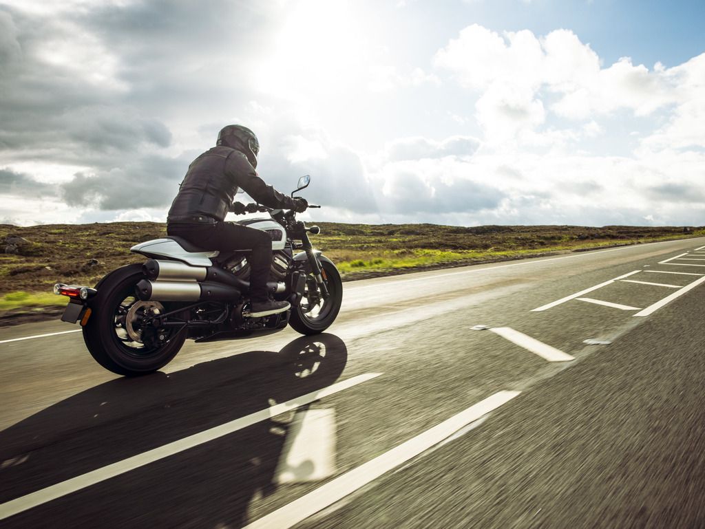 Harley-Davidson Sportster S 2021 En la carretera Vista trasera
