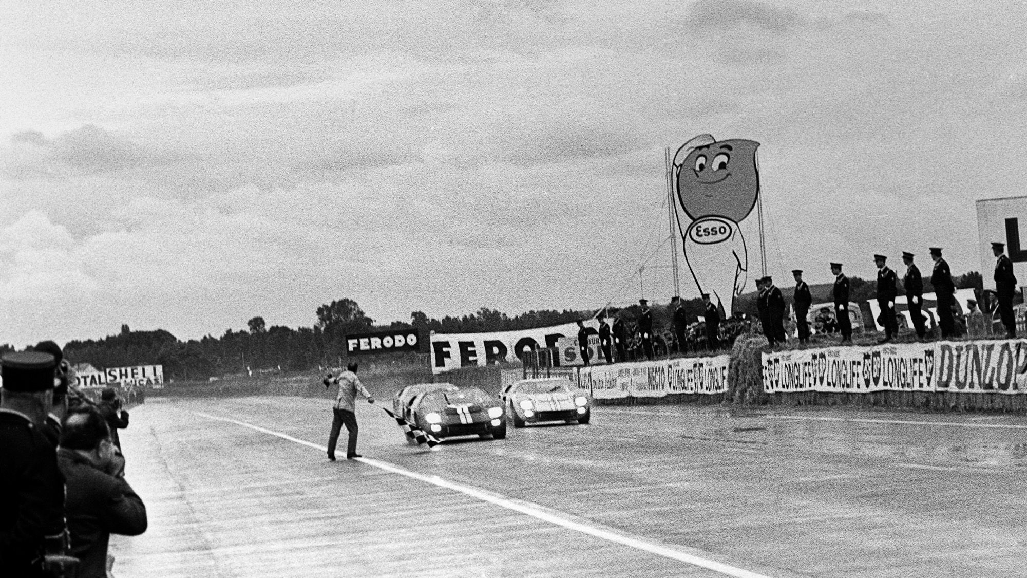 las 24 horas de Le Mans en blanco y negro