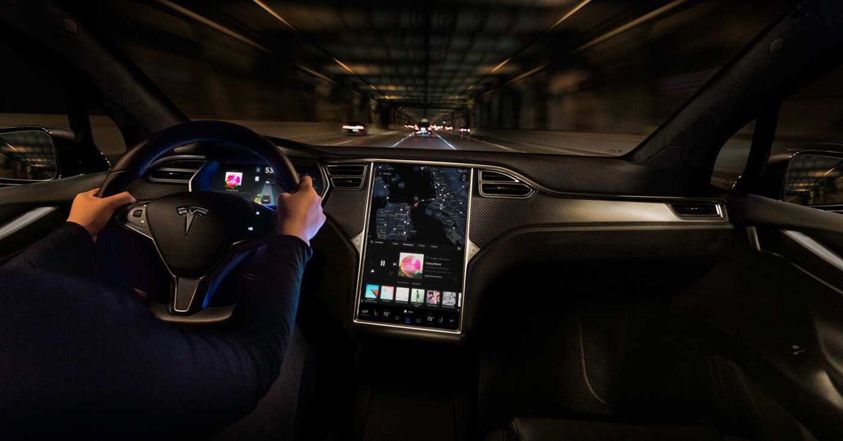 Crossover de lujo de tamaño medio Tesla Model X totalmente eléctrico 