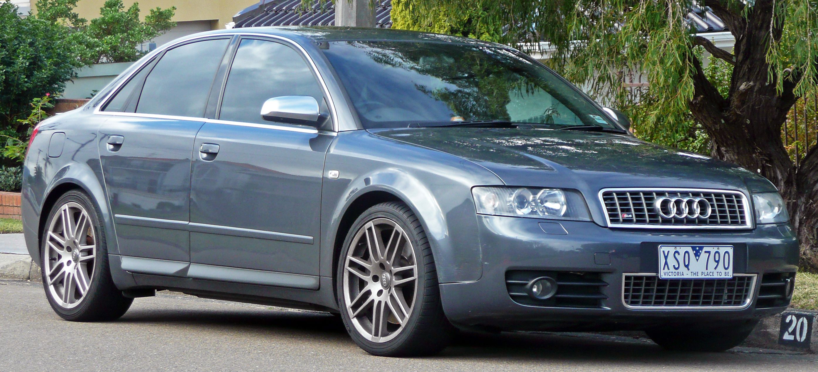 Audi B6 S4