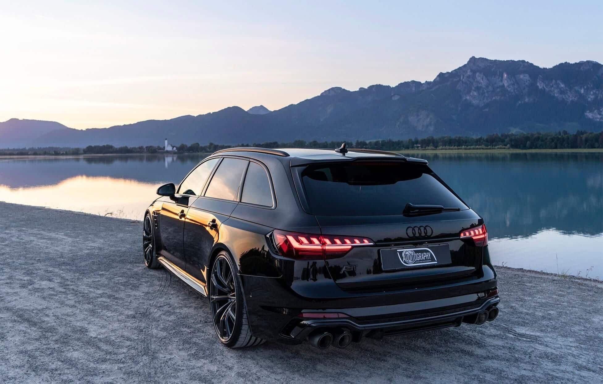 Audi RS4 negro
