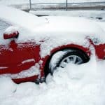 Cómo proteger tu coche de la nieve sin un garaje