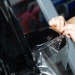 Cómo quitar la capa transparente del coche
