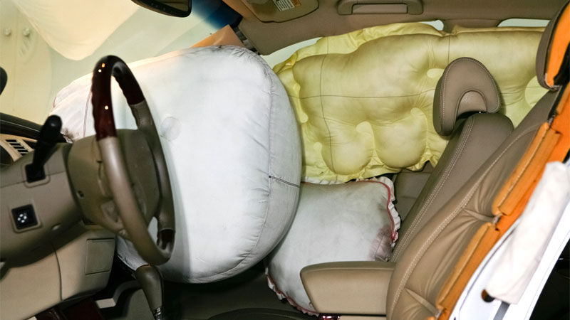 despliegue múltiple del airbag en un accidente