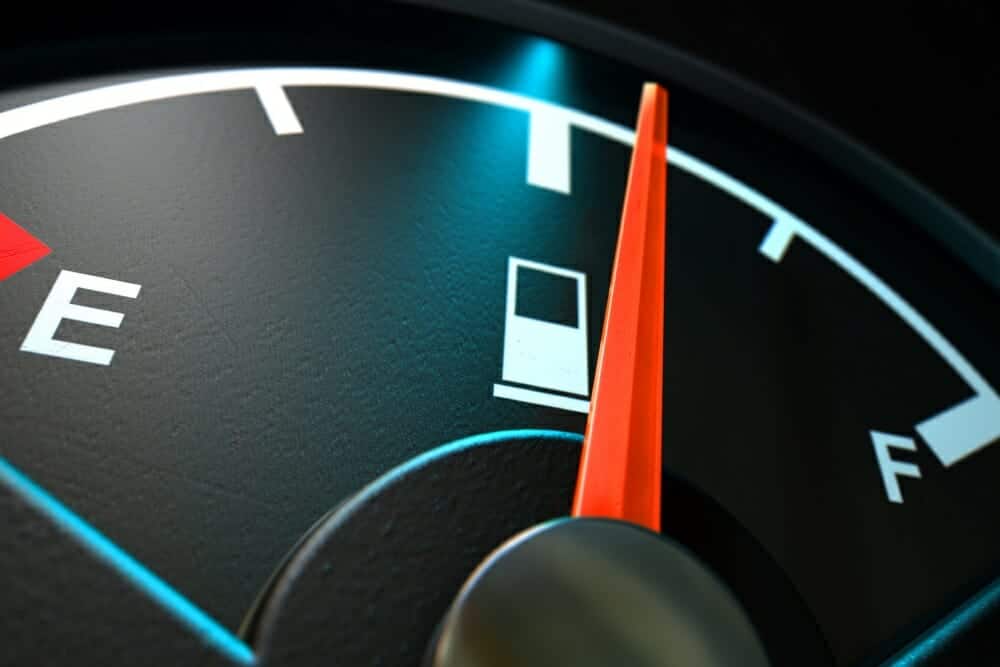 ¿Cuántos kilómetros tiene un cuarto de tanque de gasolina?