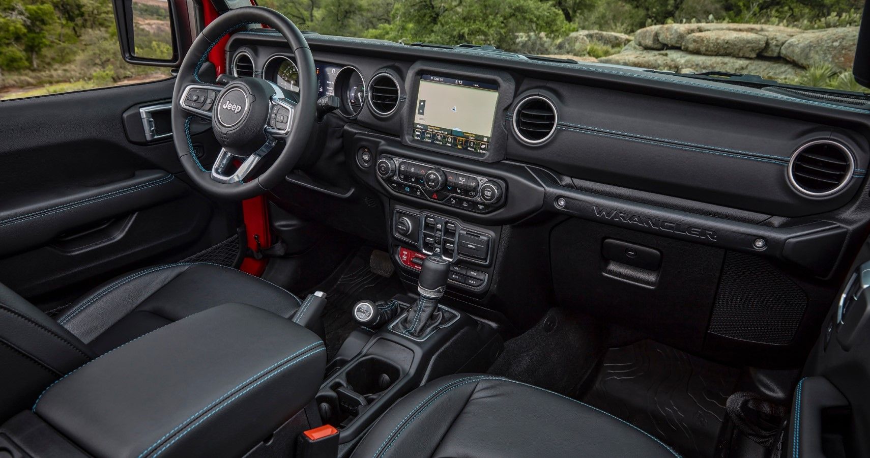 vista interior del Jeep Wrangler 4xe 2023