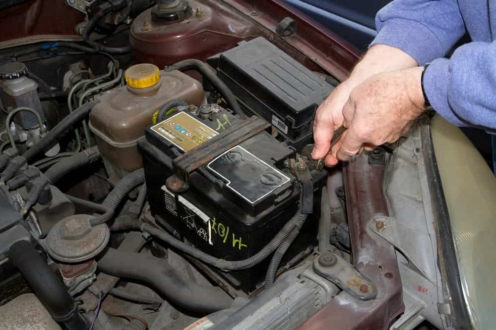 Qué ocurre si pones una batería de tamaño incorrecto en tu coche