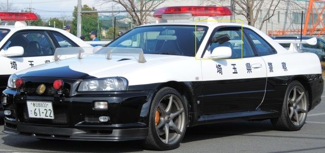 Coche de policía Nissan GT-R Skyline