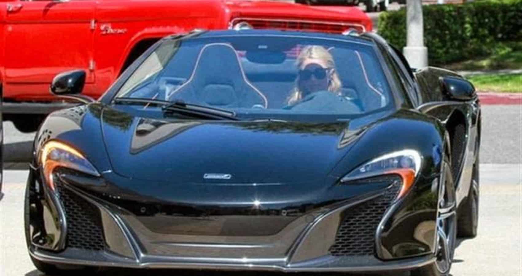 Paris Hilton compra un McLaren 650S Spider negro
