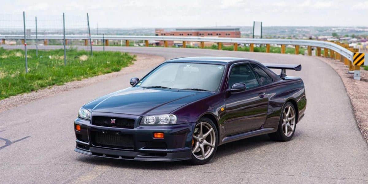 Skyline GT-R R34 púrpura de 1999