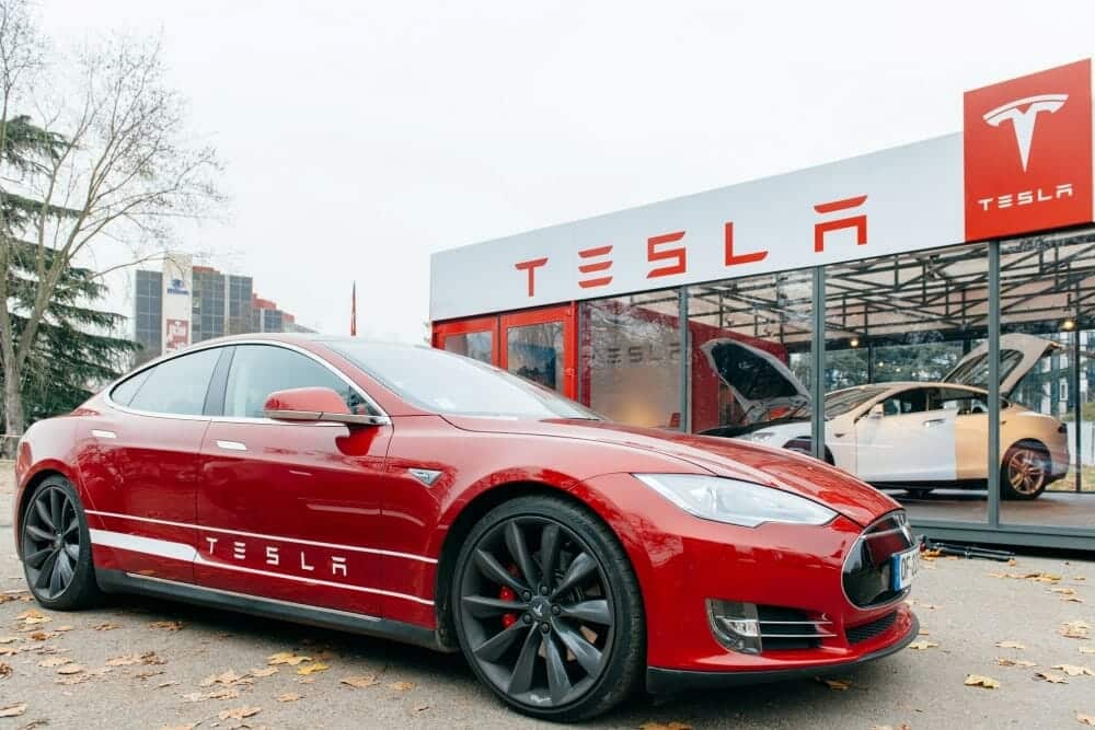 ¿Los Teslas tienen transmisión?