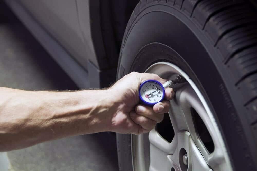 ¿Cuál debe ser la presión de aire o PSI de tu neumático de repuesto?
