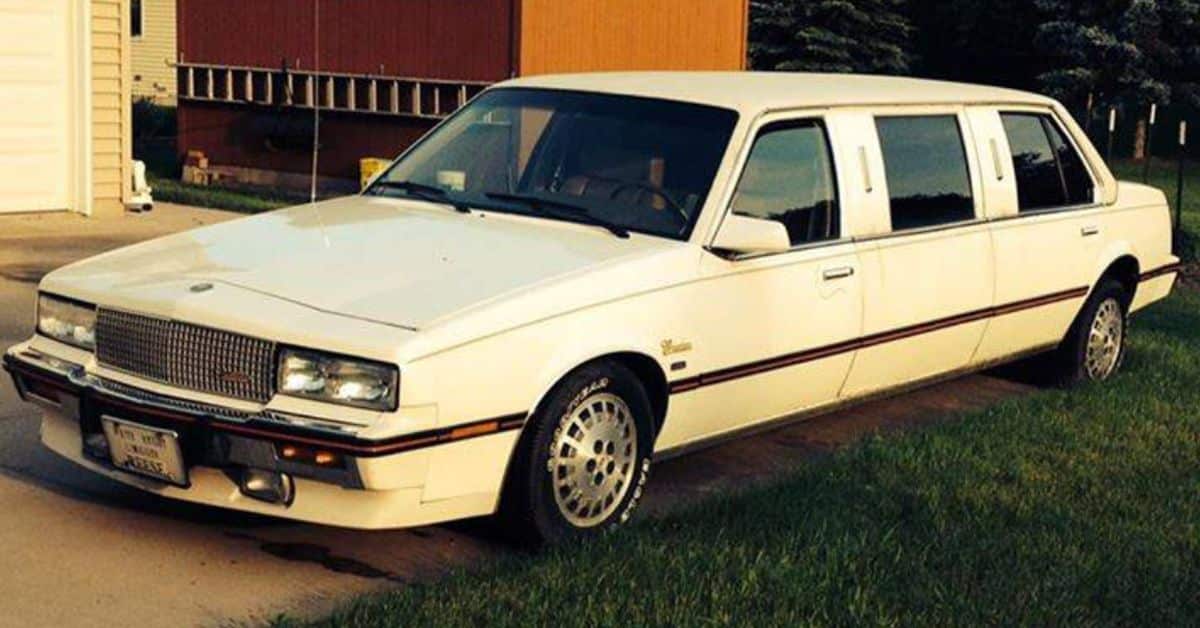 Limusina blanca Cadillac de los años 90
