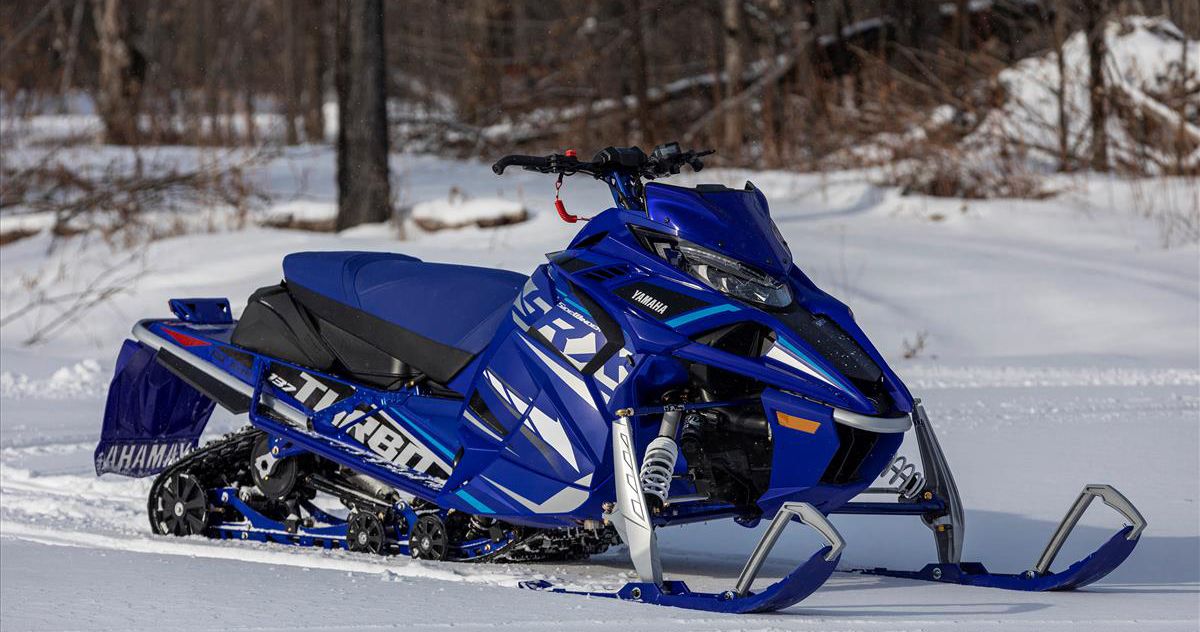 Yamaha Sidewinder SRX LE sola en la nieve