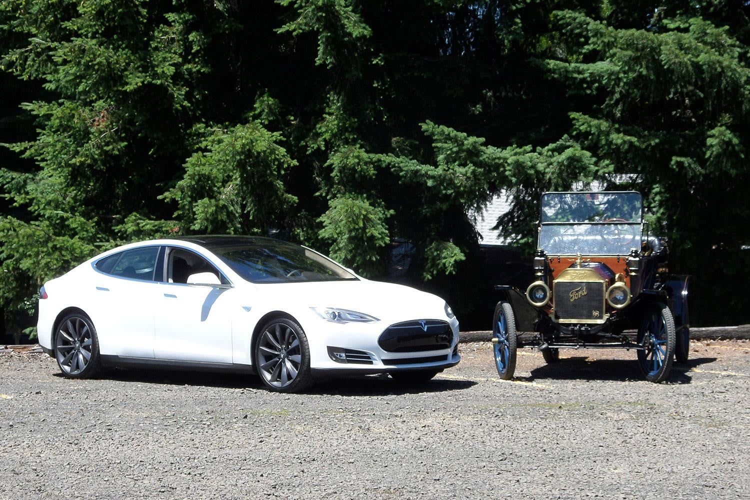 Ford Modelo T y Tesla Modelo S