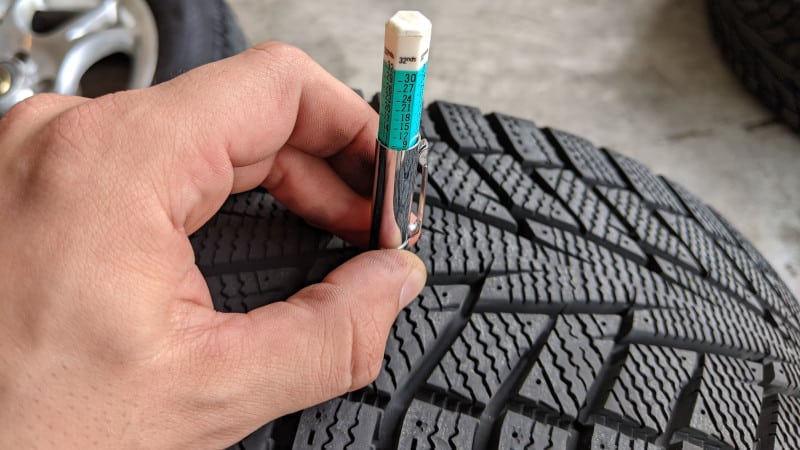 profundidad de la banda de rodadura de los neumáticos