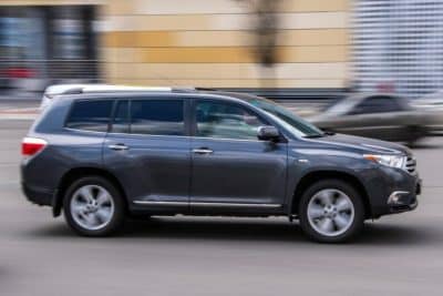 How to Turn on 4WD on a Toyota Highlander