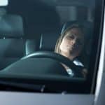 ¿Puedo dormir en mi coche con el aire acondicionado encendido?