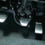 ¿Por qué mi pedal de freno se va al suelo?