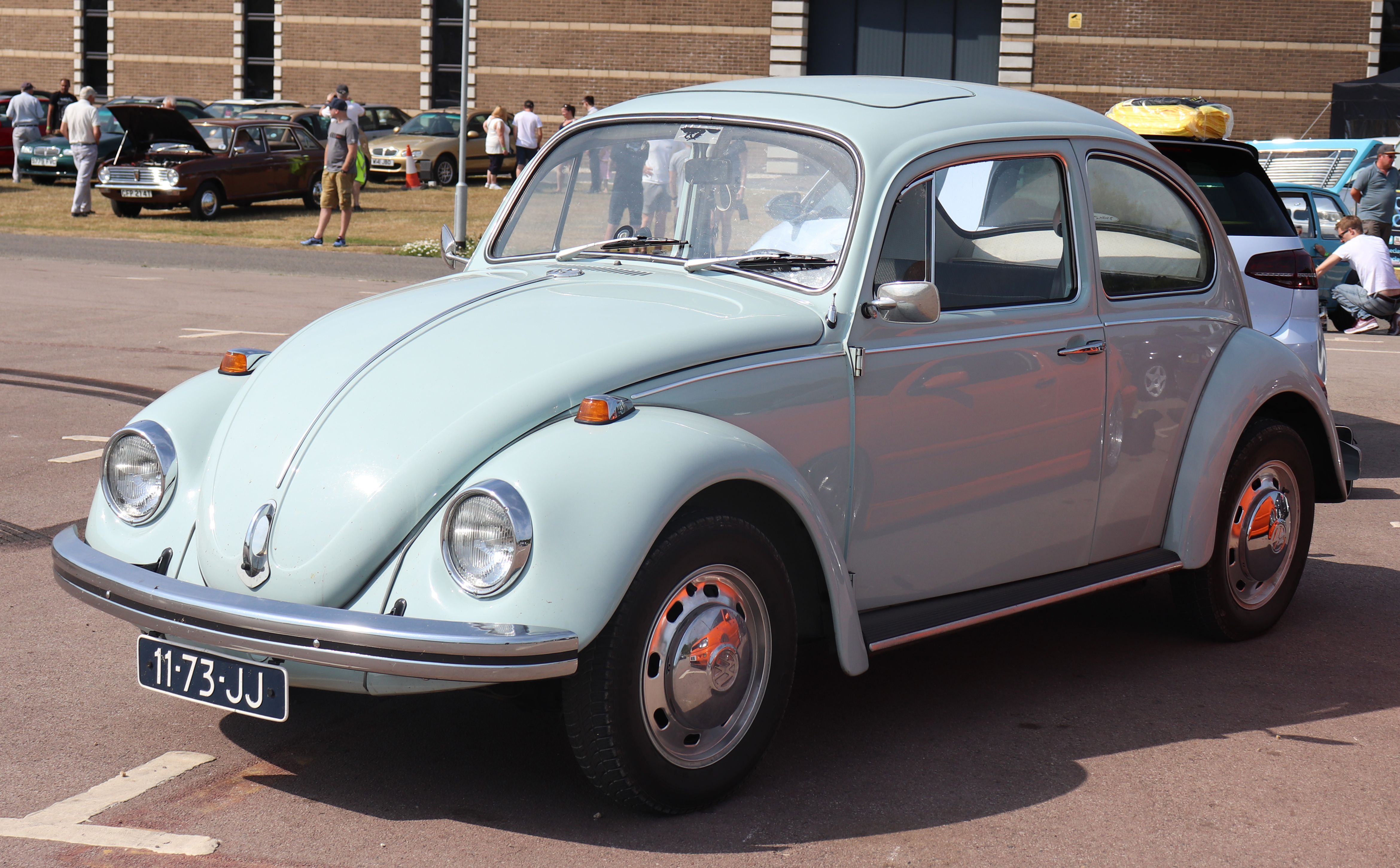1969_Volkswagen_Beetle_(Dutch_Reg)