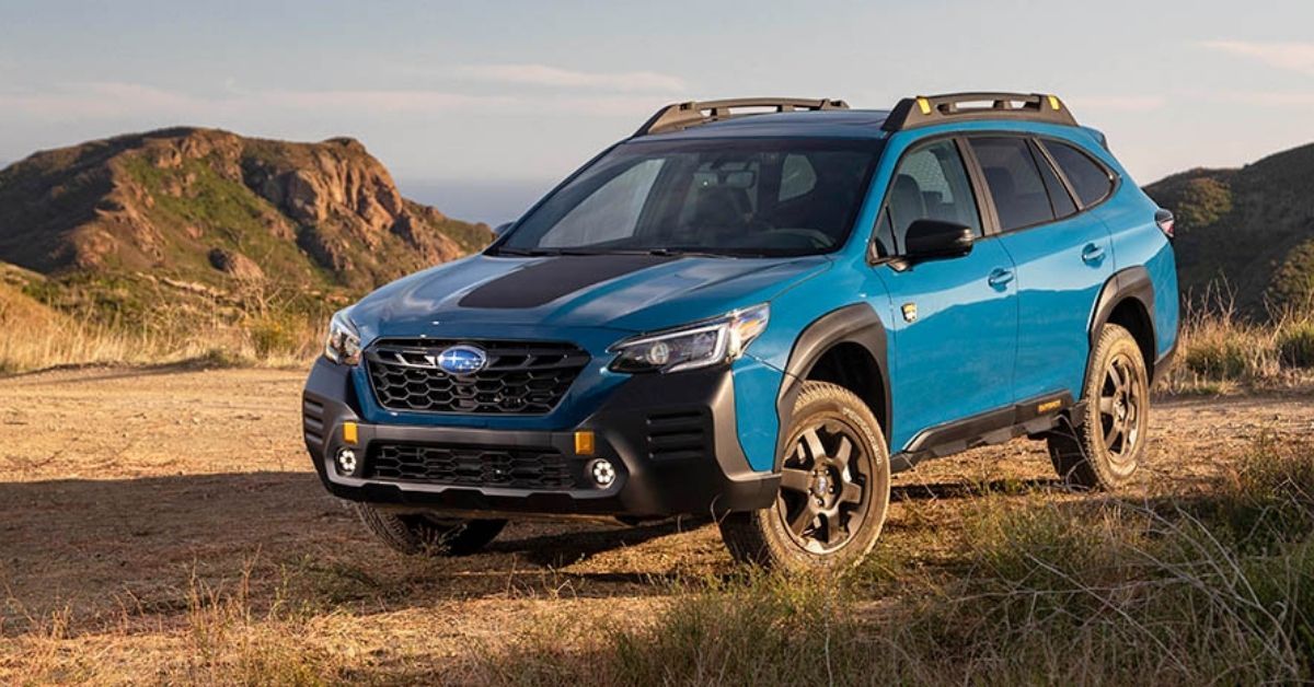 vista frontal del SUV Subaru Outback 2022 en azul