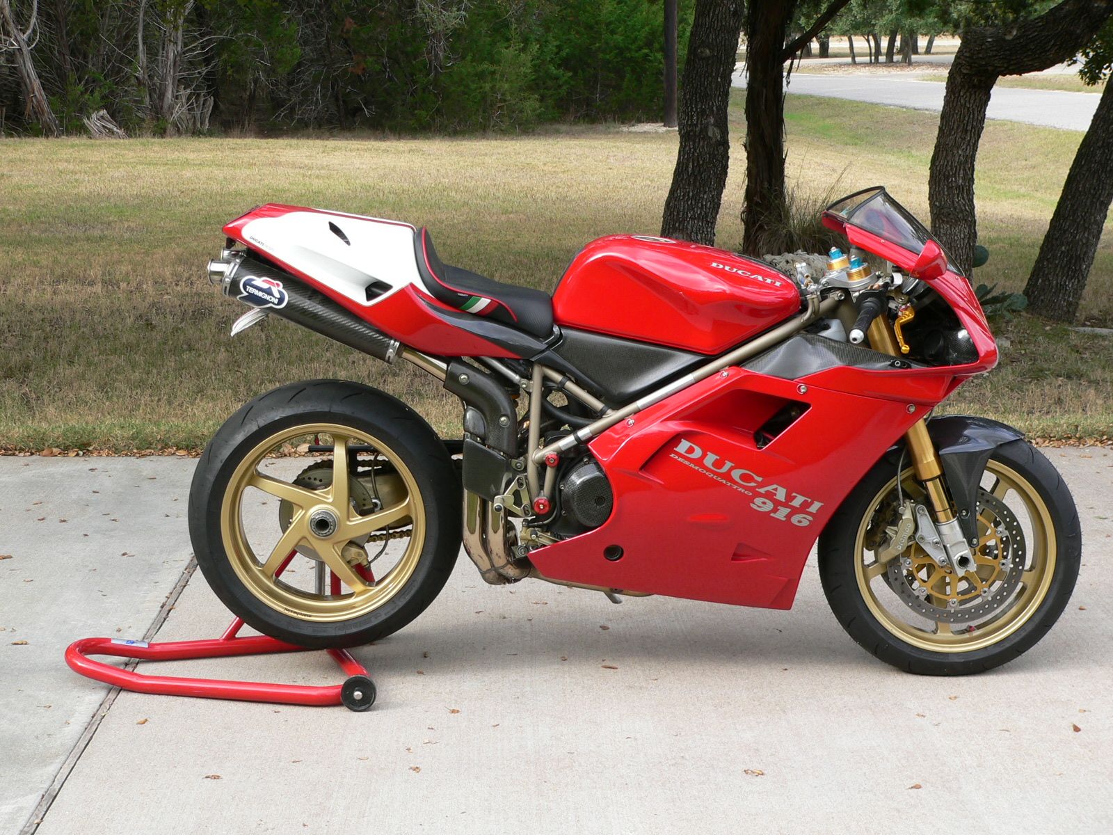 Ducati 916 roja
