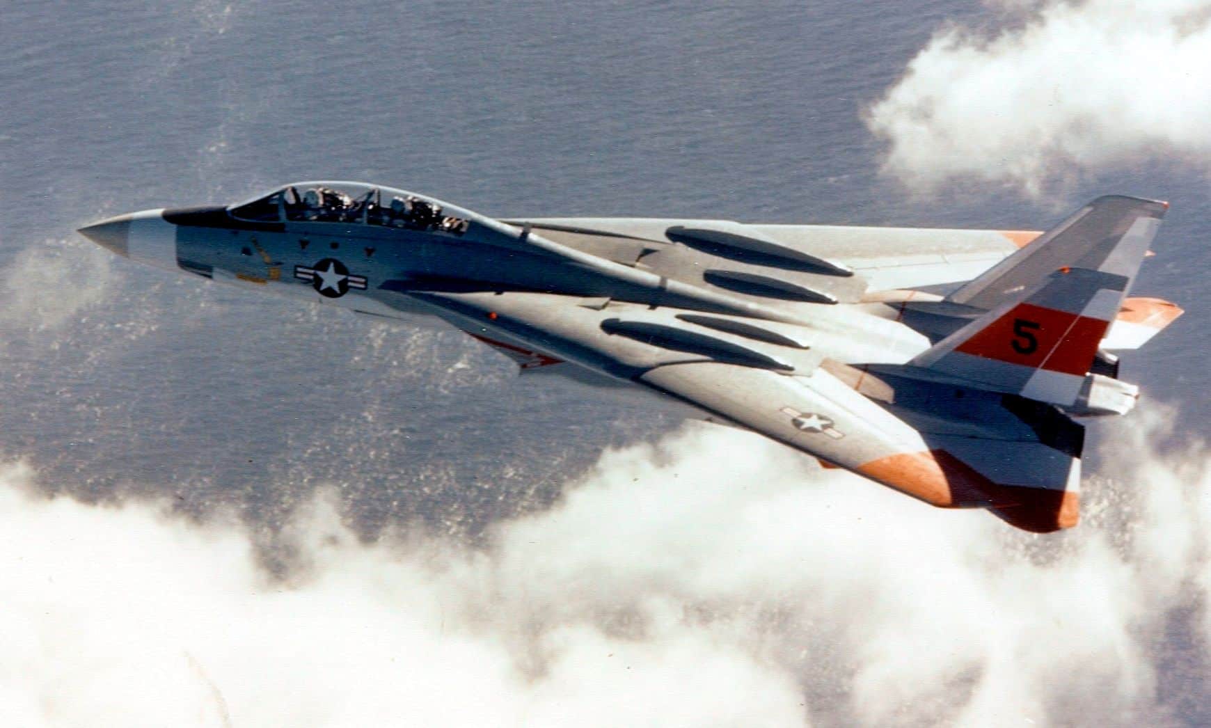 F-14A_Tomcat_prototype_in_flight_in_1973