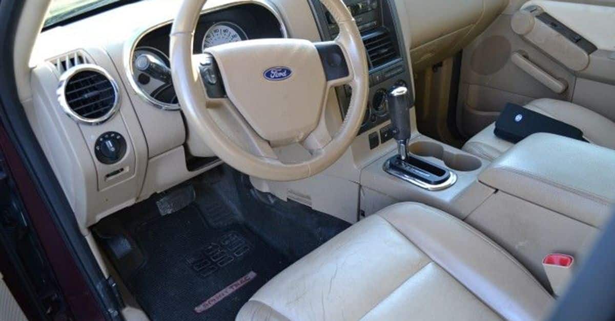 Interior de Ford