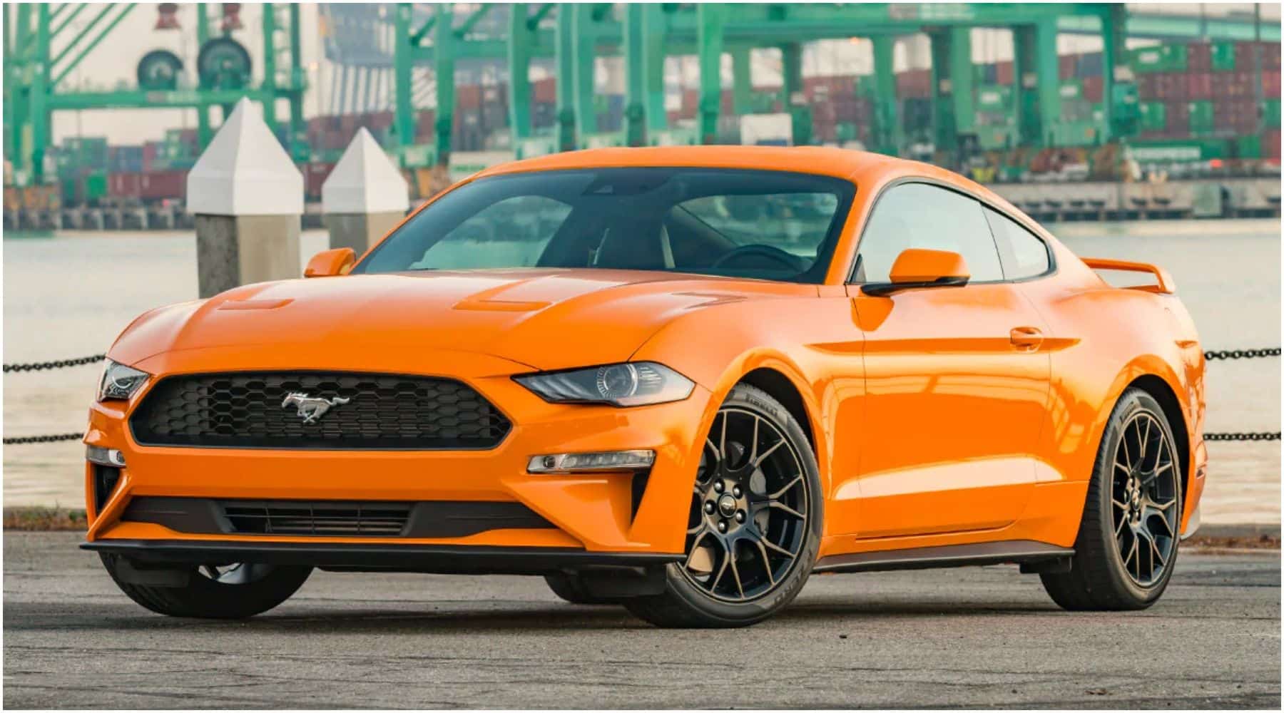 Ford Mustang Modelo Base Naranja Brillante