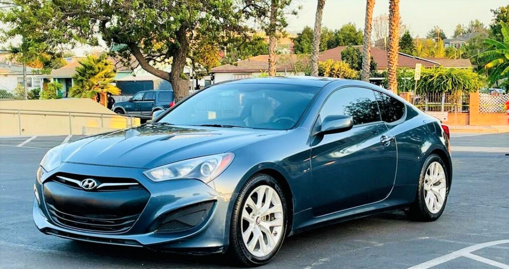 Genesis Coupe - Fornt