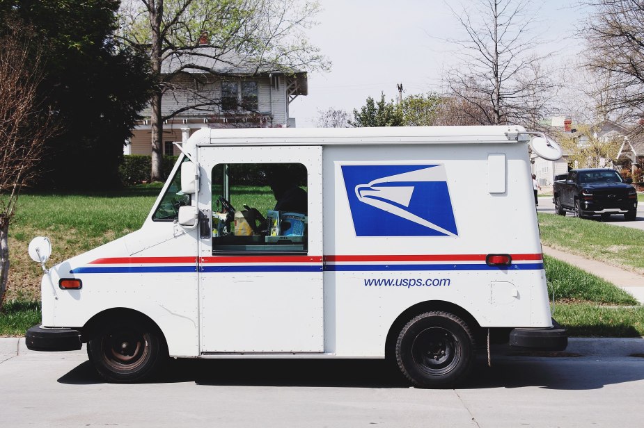 Un Grumman LLV puede encontrarse en un barrio como camión de correo.