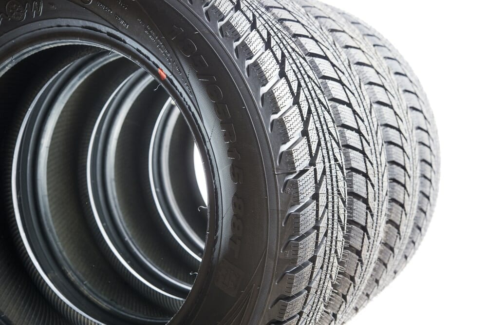 ¿Cómo saber si los neumáticos son direccionales?