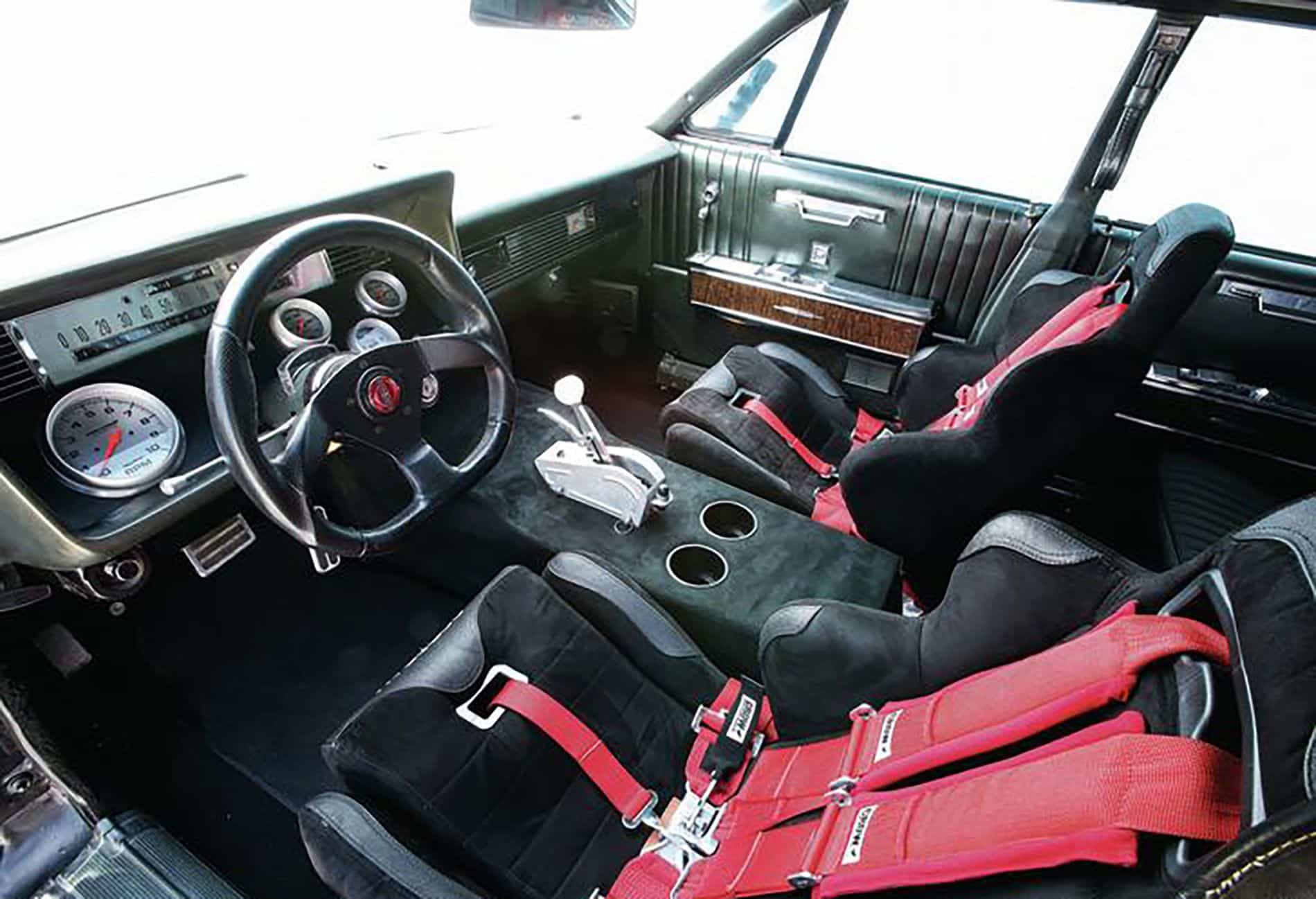 Lincoln Continental desde el interior de un coche de carreras