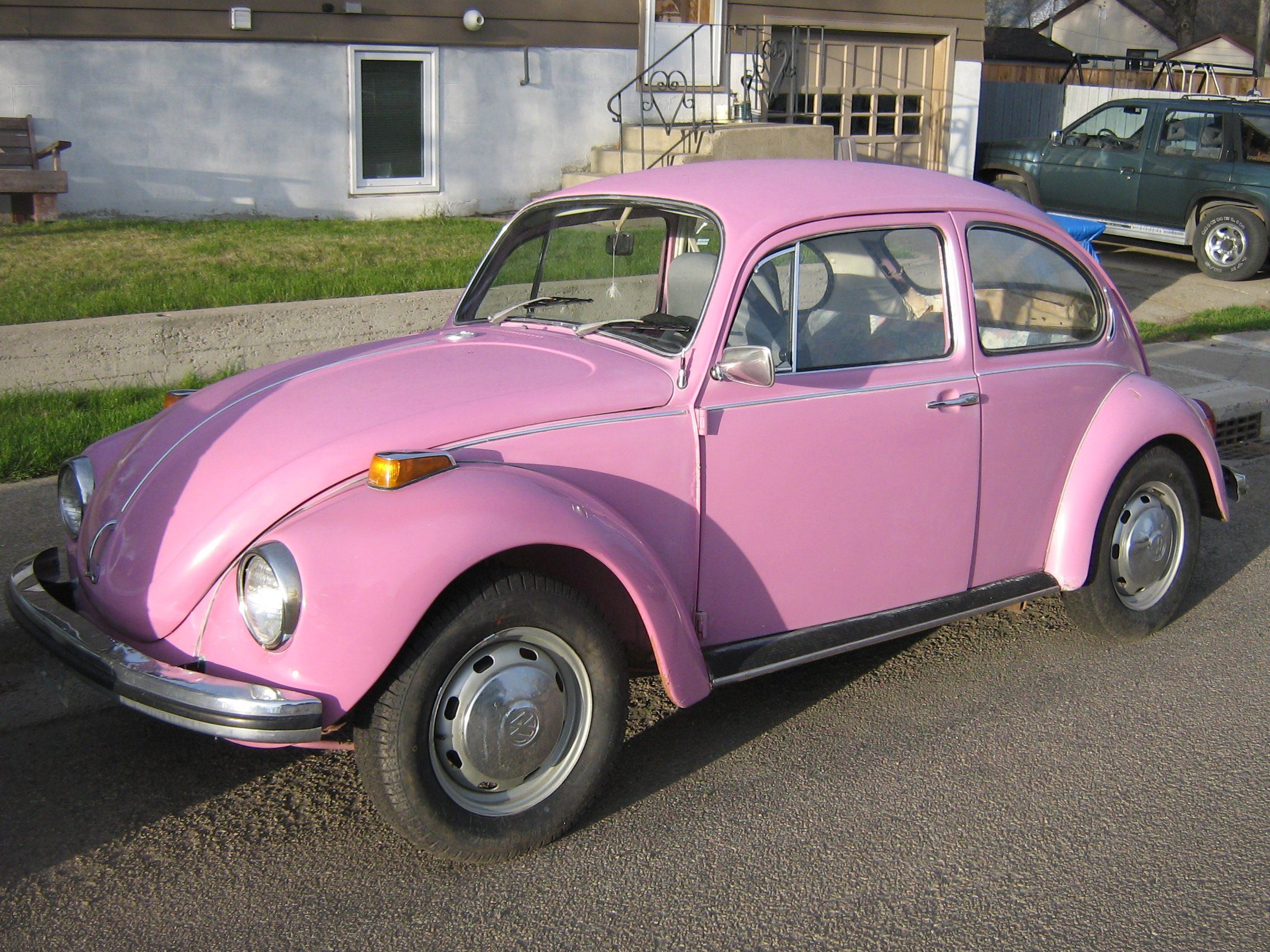 Pink_VW_Beetle_(2490867150)