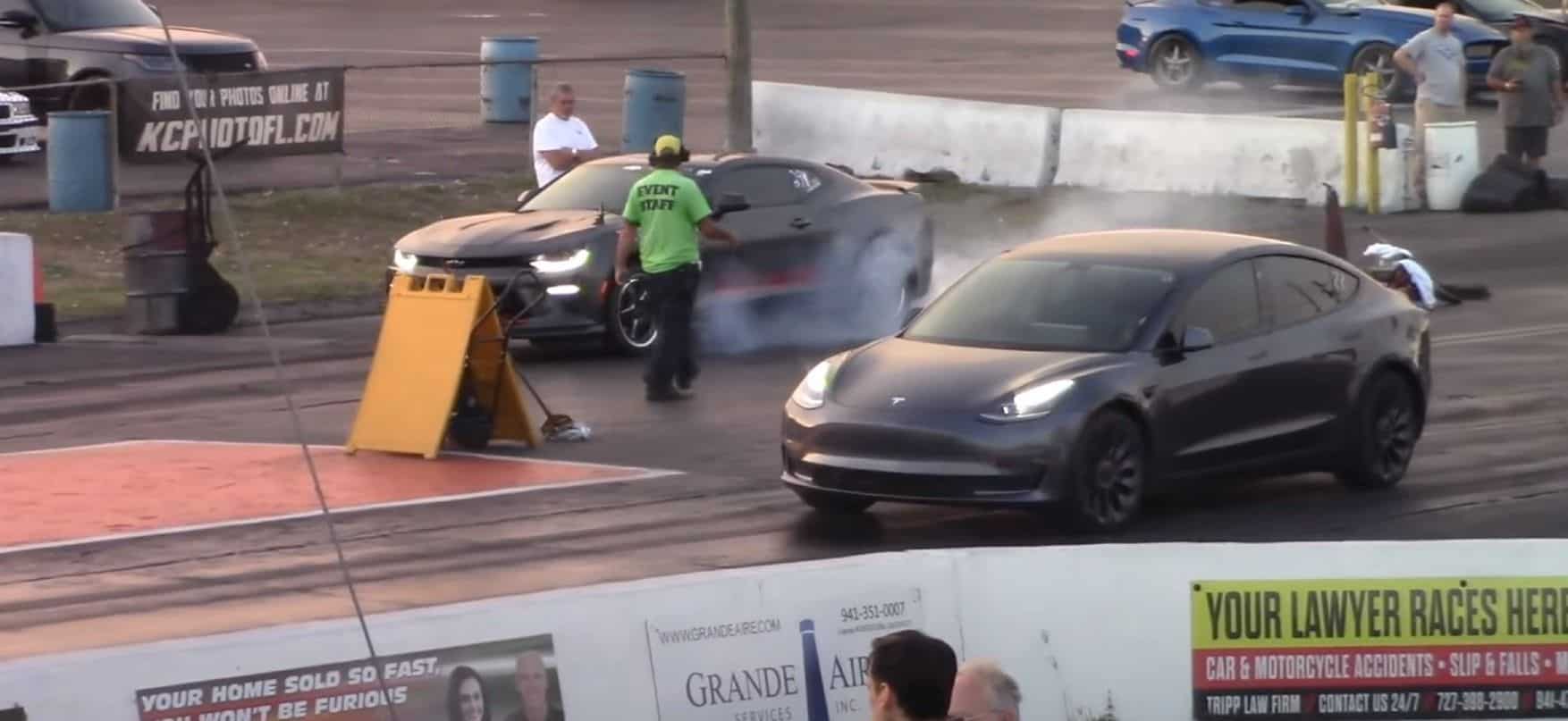 Camaro SS vs Tesla Model 3